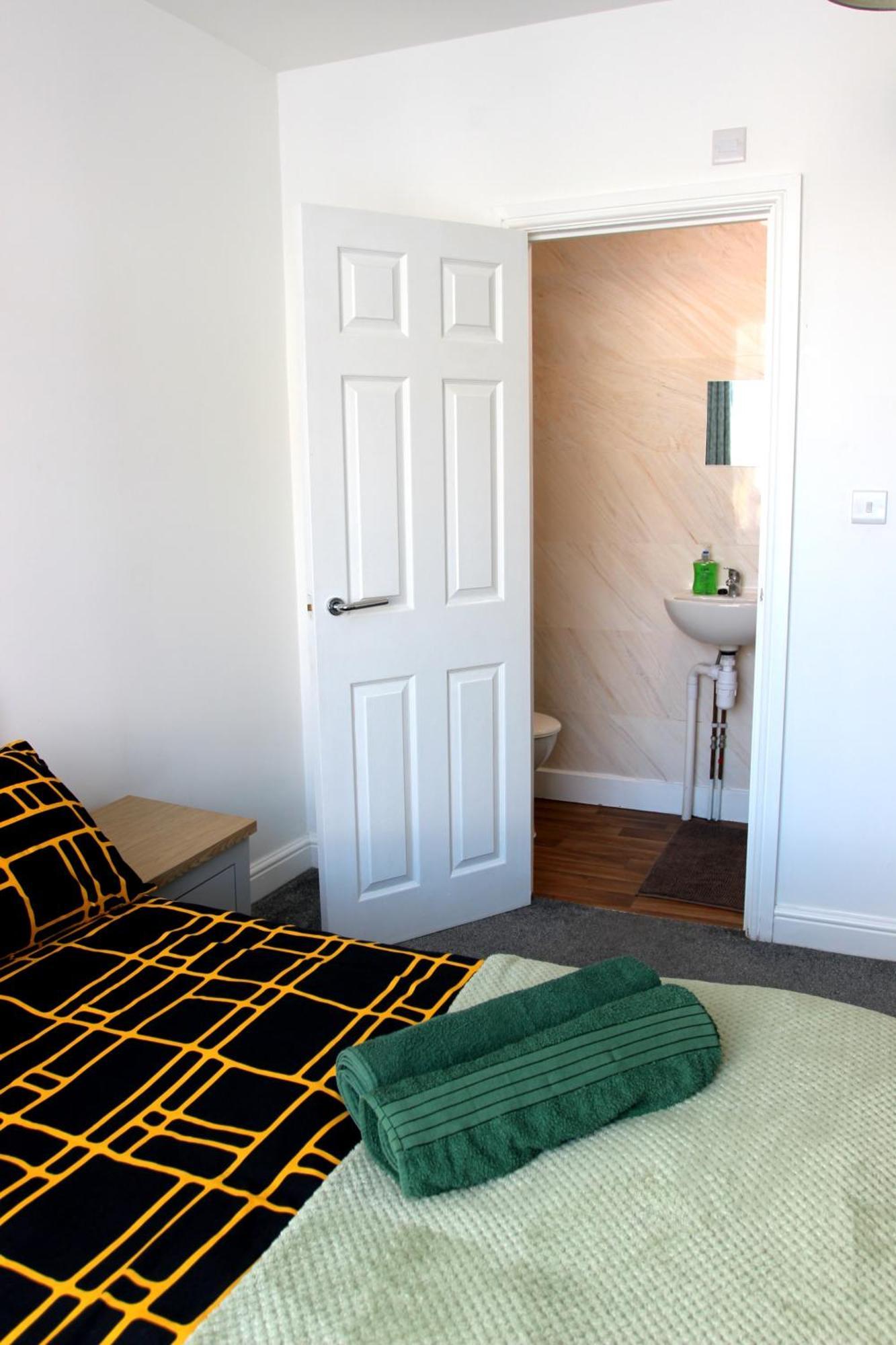 House Share With Few Ensuite Rooms Near Southmead Bristol Bagian luar foto