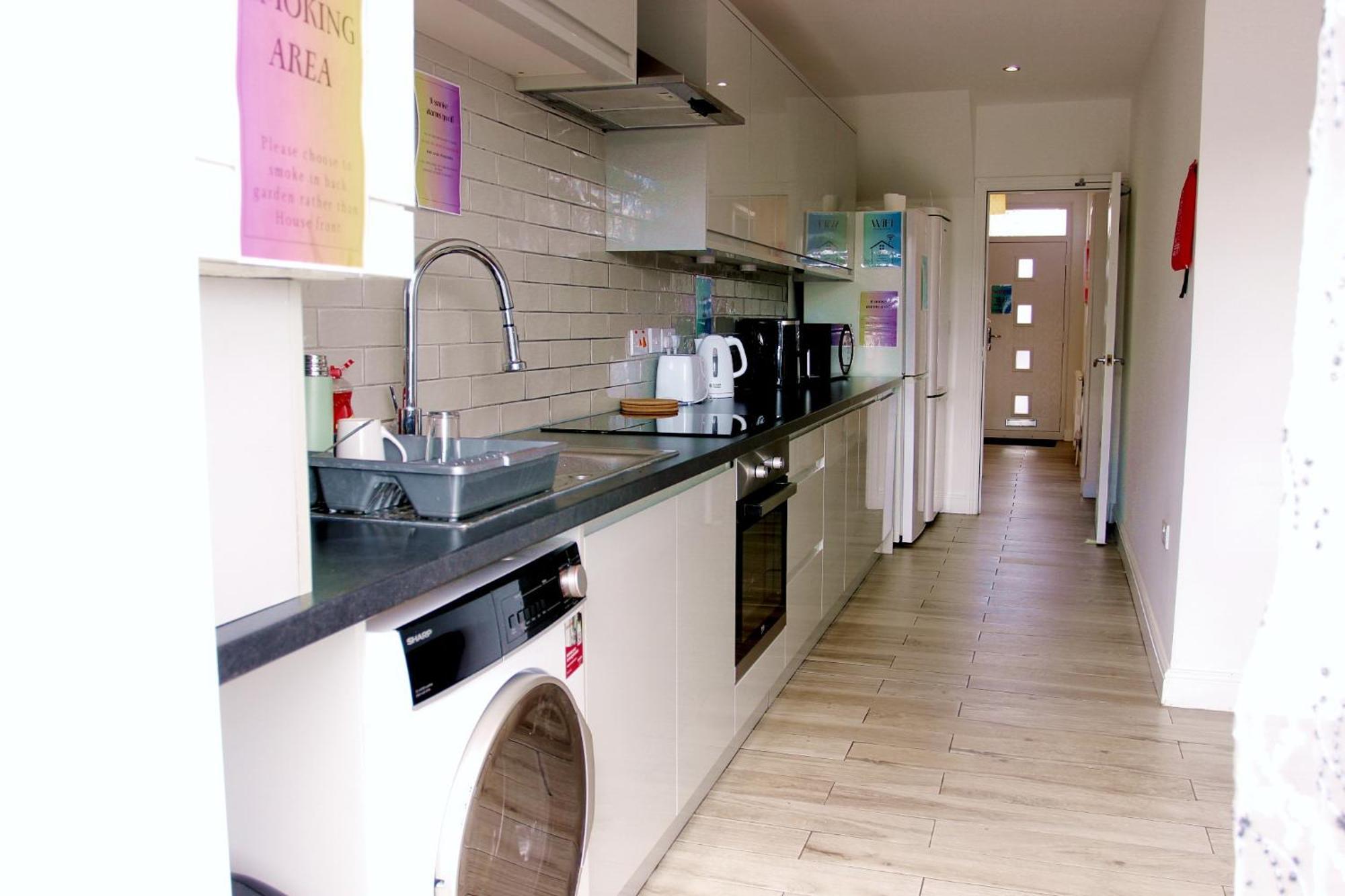 House Share With Few Ensuite Rooms Near Southmead Bristol Bagian luar foto